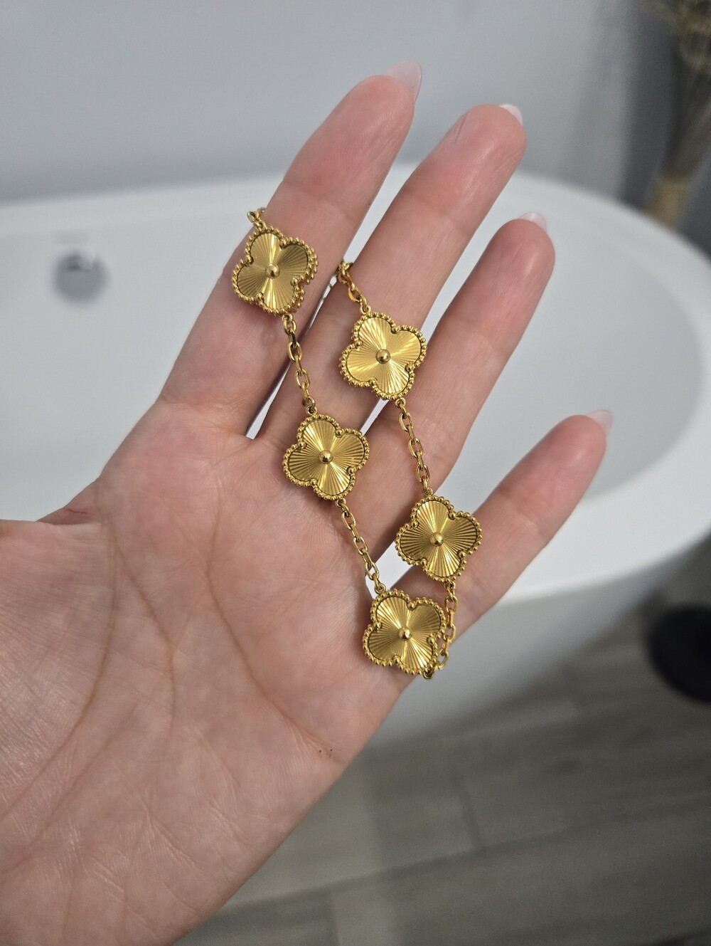 Gold Floral Clover Link Bracelet - Elegant Women's Jewelry